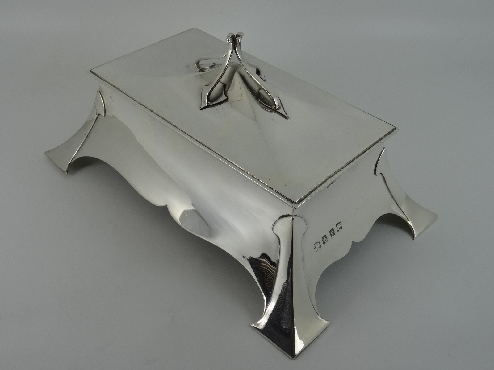 SOLID STERLING SILVER FINE LARGE EDWARDIAN ARTS & CRAFTS CASKET GLASOW 1904 632G