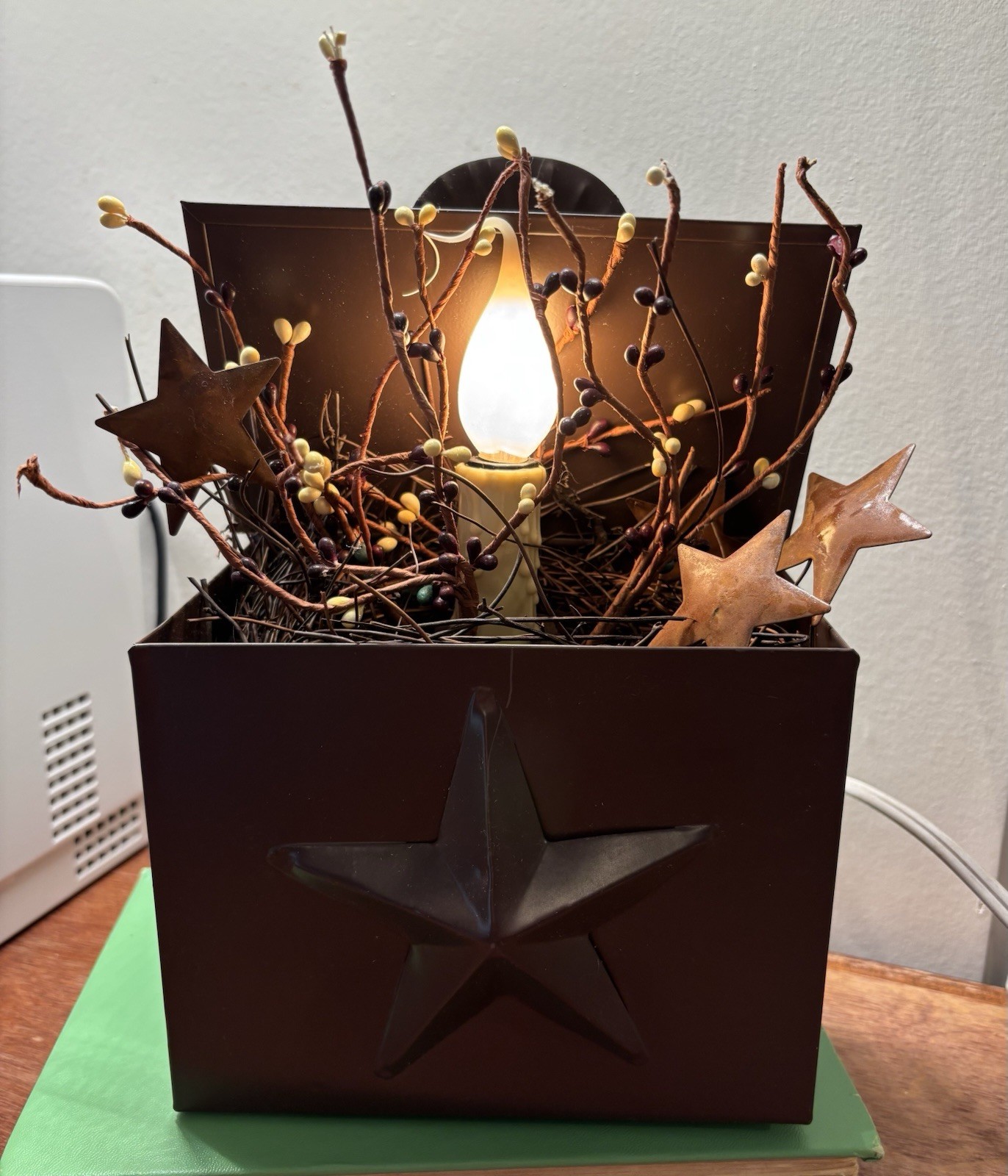 Primitive Electric Tin Light W/metal Stars & Berry Pips