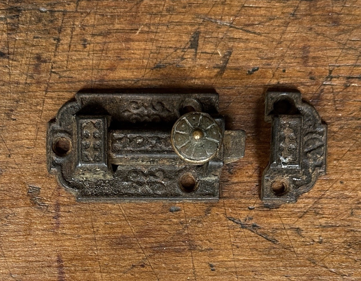 #2112–Antique Cast Iron Late 1800s Eastlake Cupboard Cabinet Latch Complete