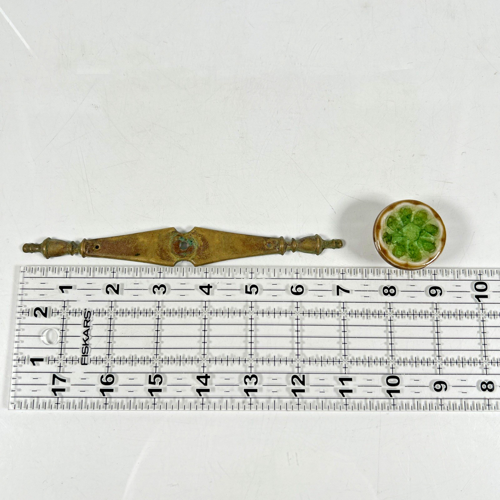 10 VTG Lime Slice Porcelain & Crushed Green Glass Drawer pulls, Brass Backplate