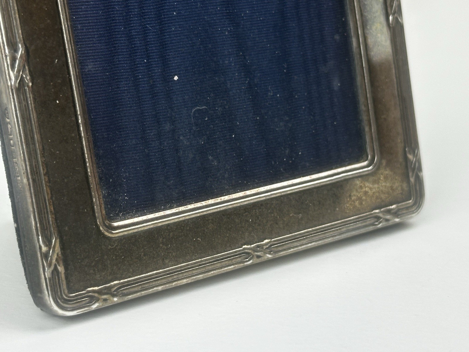 A lovely Solid Silver Picture Frame Ari D Norman 1990 London Ship Worldwide
