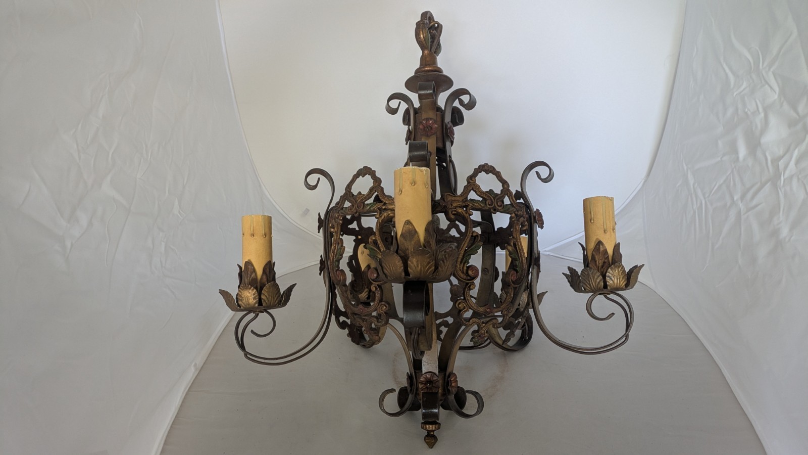Vintage Spanish Revival 5-Light Wrought Iron Chandelier – Polychrome Floral NICE