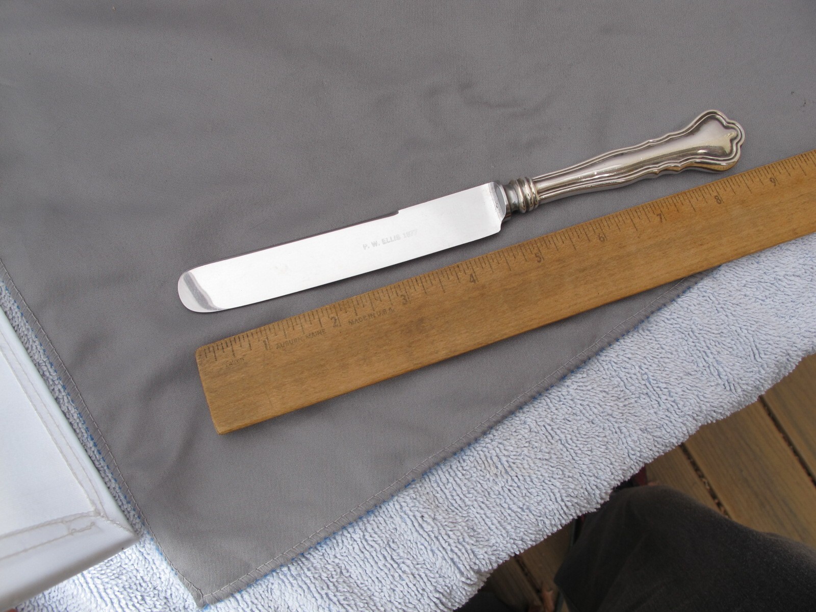 Good PW ELLIS Canada CHIPPENDALE (1922) LUNCHEON KNIVES-8 3/4 In-Blunt Stainless