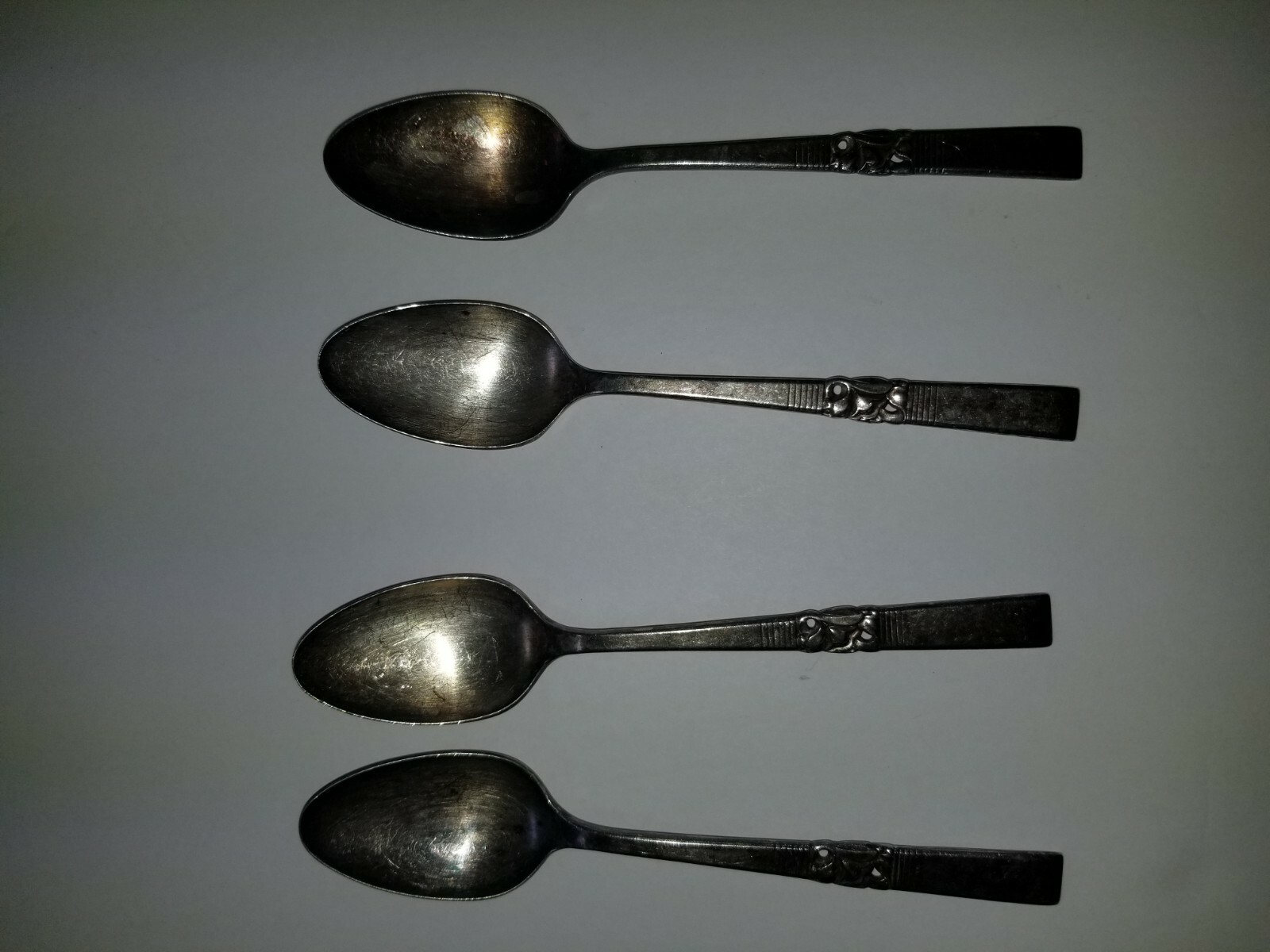Oneida Community Flower Floral Set of 4 (four) 6 1/8″ Teaspoons Silverplate