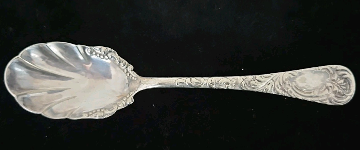 WILLIAM A. ROGERS & SON SCALLOPED SHELL SUGAR/NUT SPOON Elmore