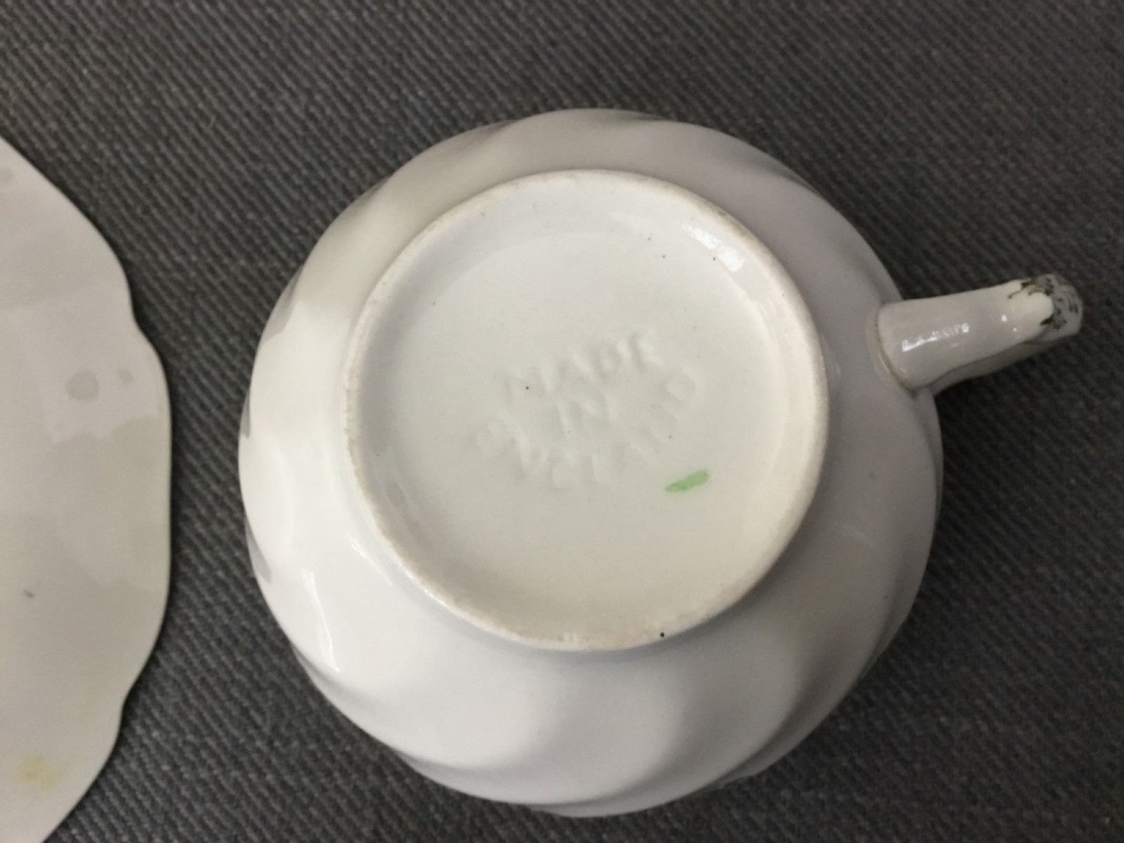 2 SETS VINTAGE JOHNSON BROTHERS MERRY CHRISTMAS CUP & SAUCERS