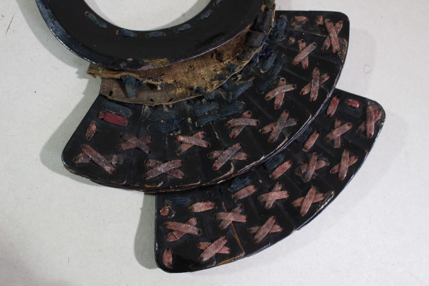 NODOWA w/HONKOZANE MENDARE of YOROI (armor) : EDO : 11.0 × 9.1 ” 600g