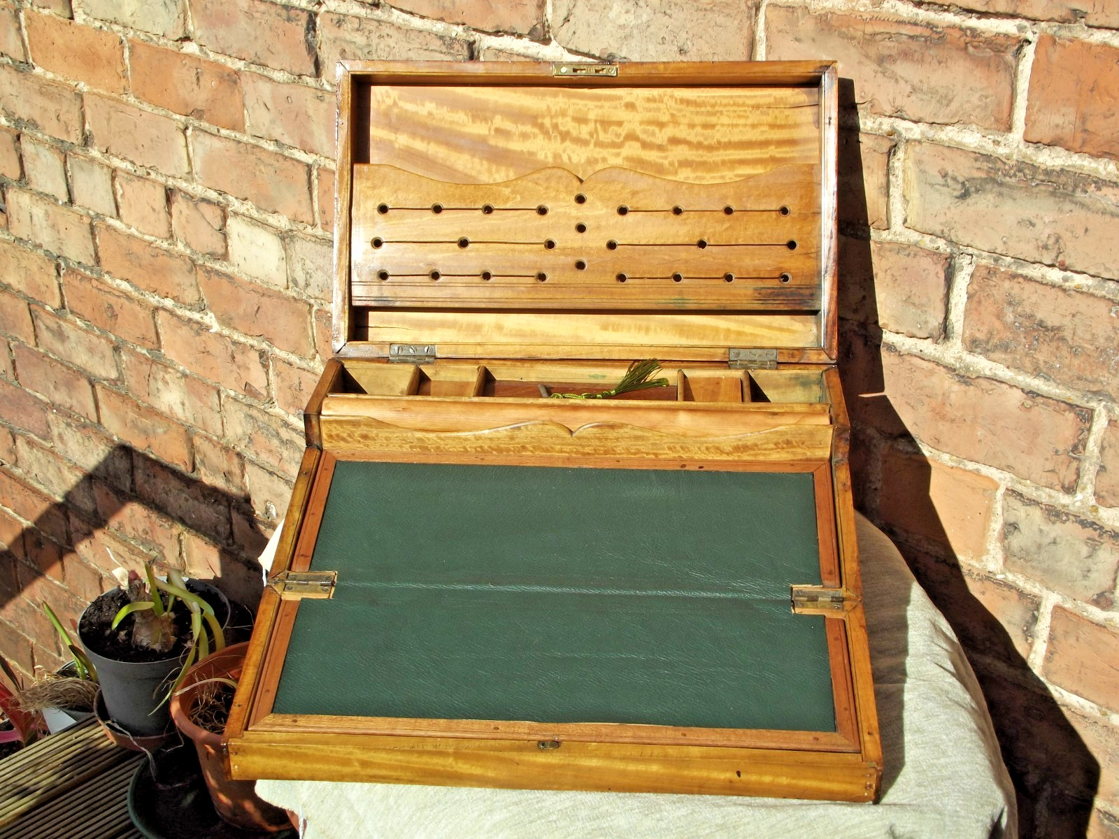Interesting three-fold Writing Slope with ruler two types of secret compartments