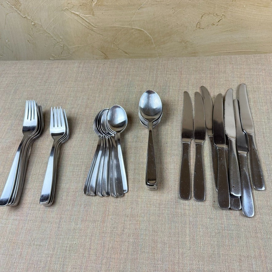 Towle 18 10 Stainless Flatware 40 Pc Lot Knives Forks Spoons Mixed Sizes