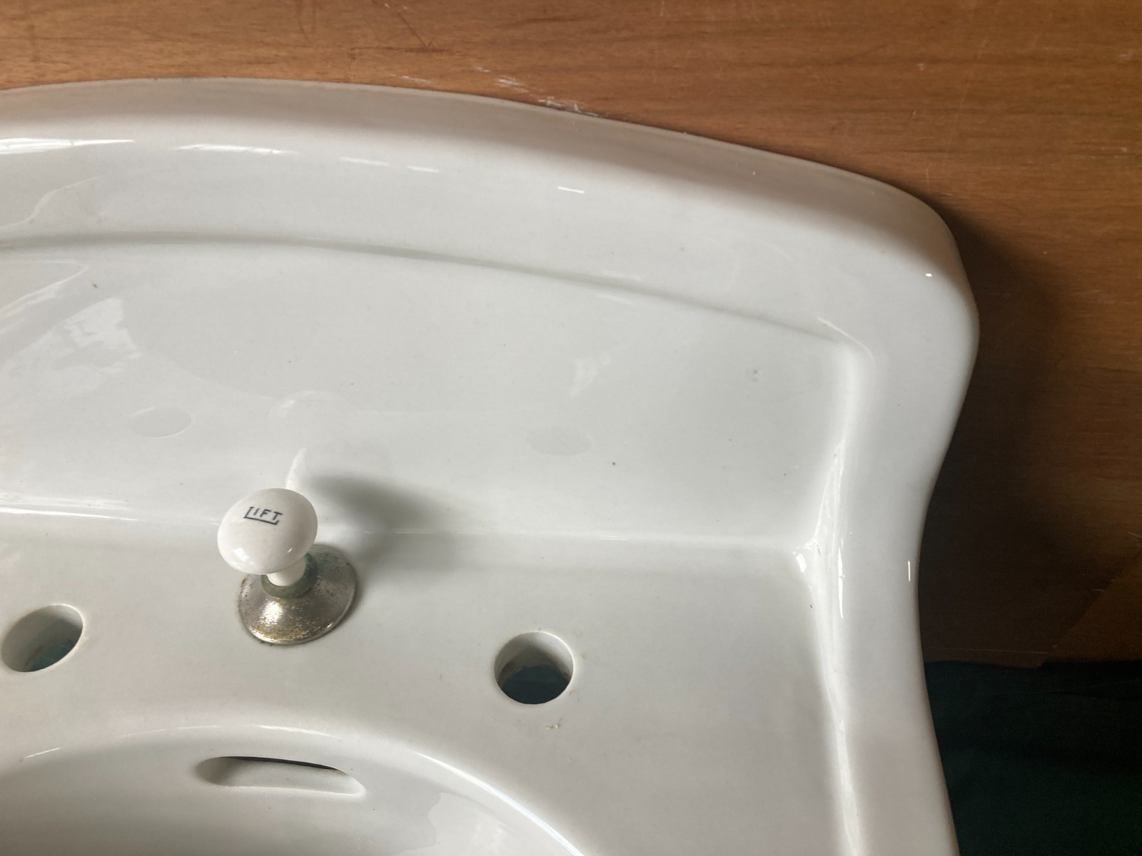 Antique 20×19 White Vitreous China Bath Wall Sink Old Trenton Potteries 361-25E