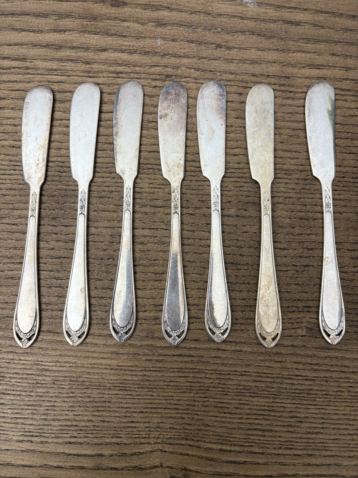 Set of 7 1847 Rogers Bros IS Silverplate LOVELACE Butter spreader knives