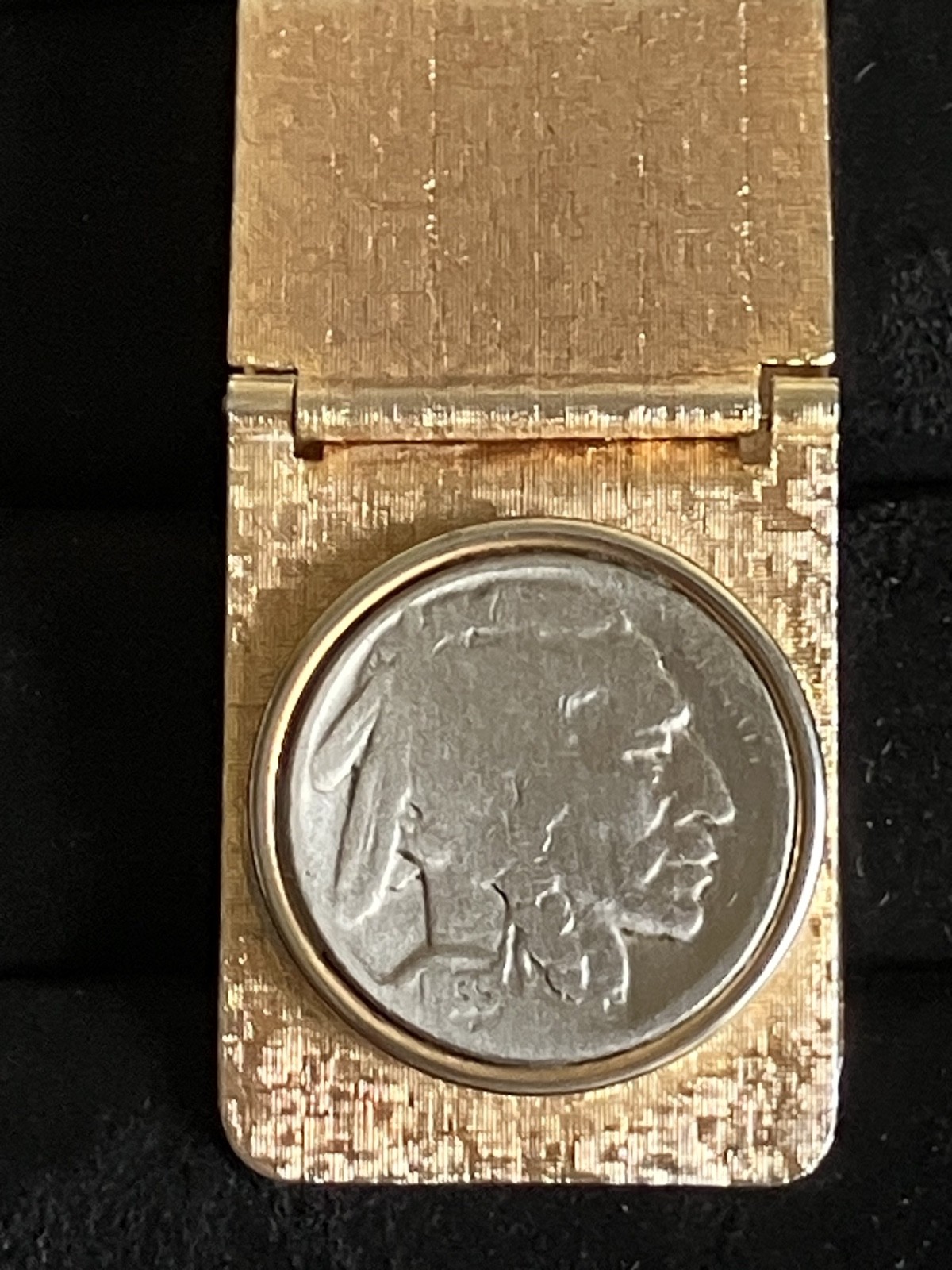 VINTAGE BUFFALO NICKEL MONEY CLIP GOLD TONE TEXTURED BRASS 1935 NATIVE AMERICAN