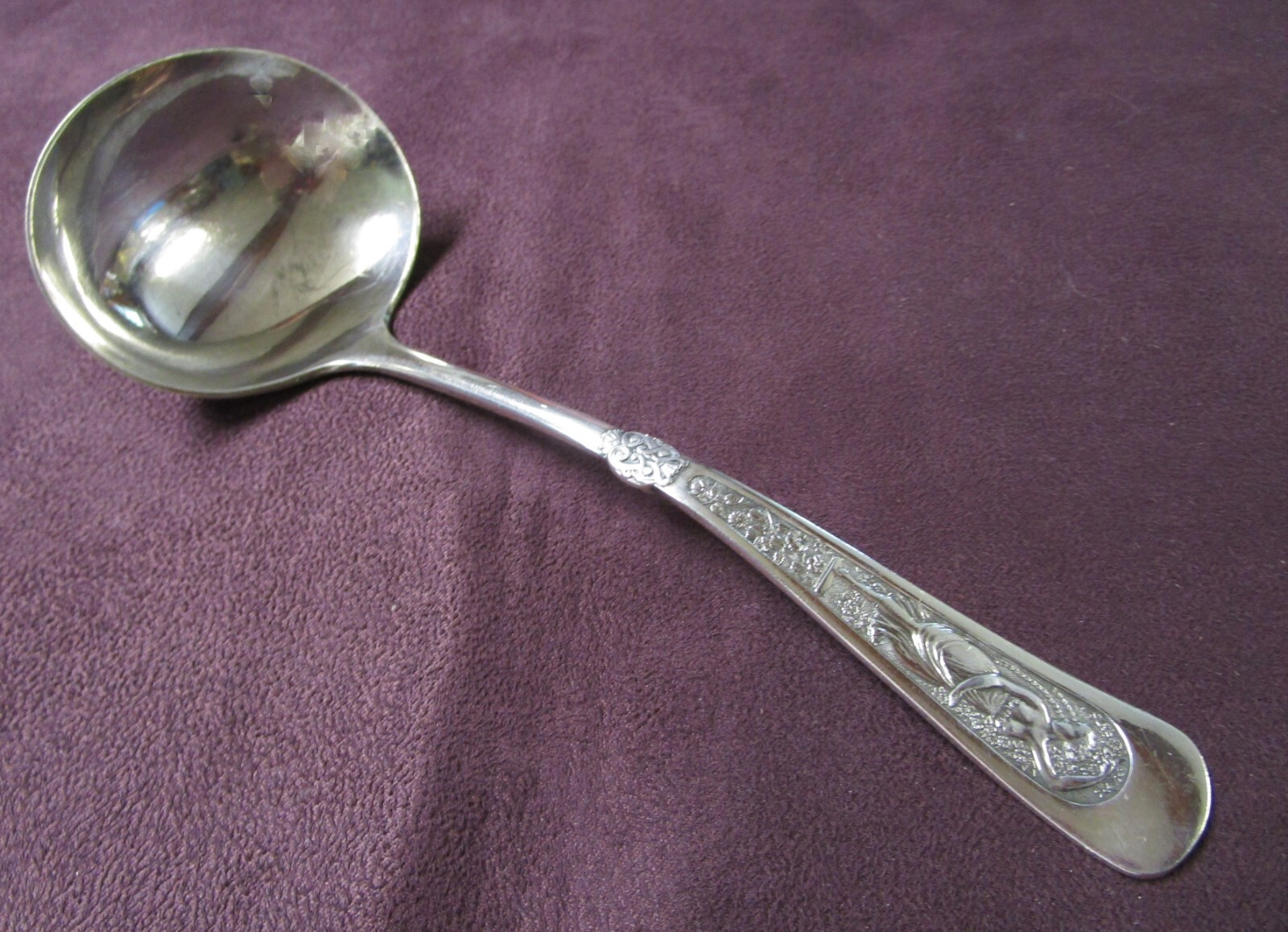 ARCADIAN 1884 Gravy Ladle Rogers Figural Silverplate No Monogram