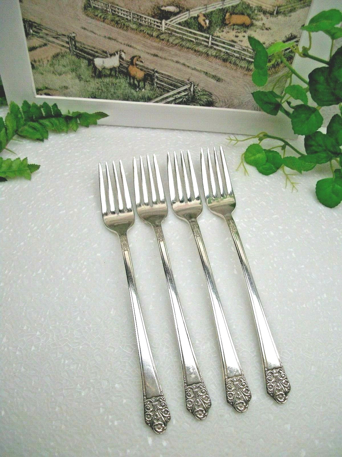 4 International Rogers PRECIOUS Silverplate Luncheon Grille Viande Forks 1941