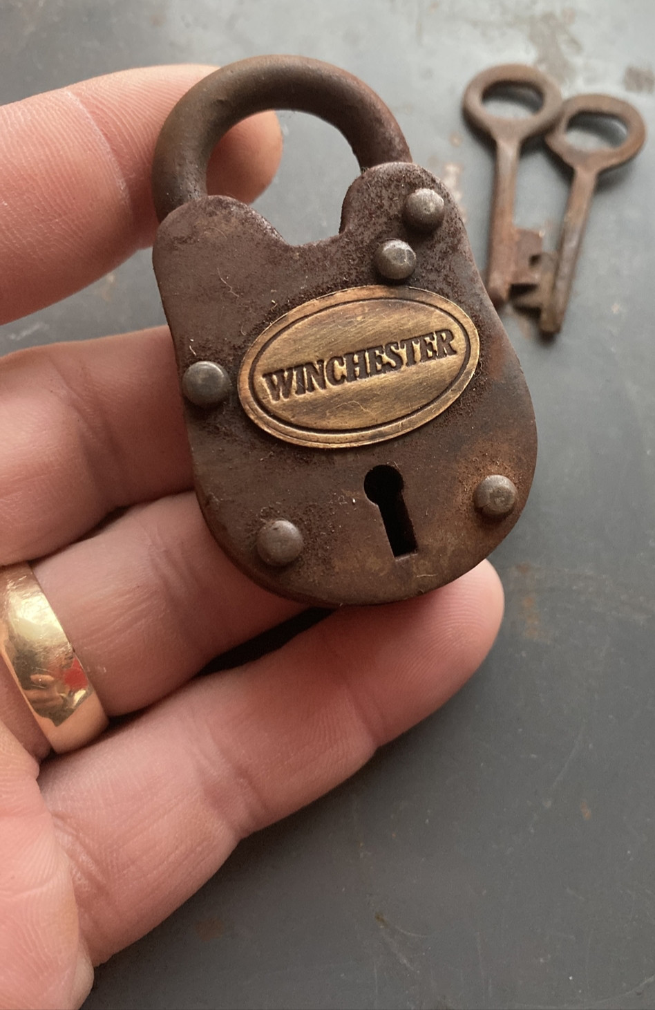 Winchester Lock Padlock Key x2 Set Yellowstone Cowboy Rodeo Wild West Home Decor