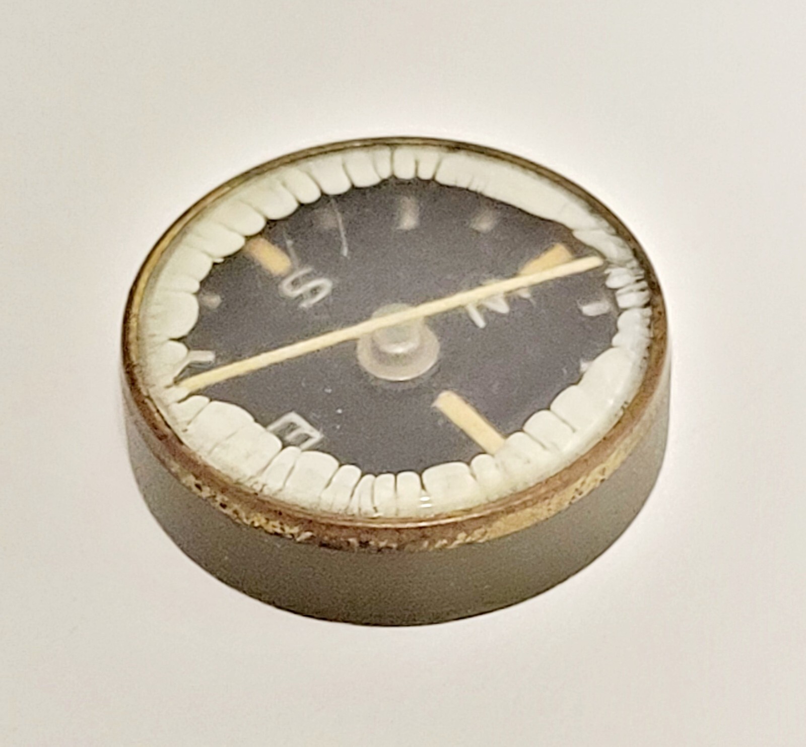 Vintage American Escape Compass .75 inch – Possible Waltham Compass