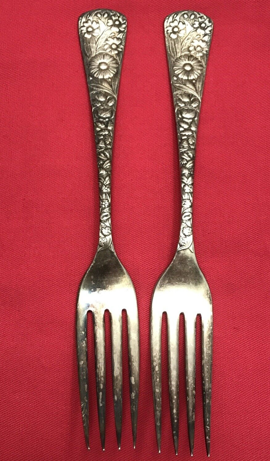 2 Pc 1891 MAGNOLIA Silverplated 7.5″ DINNER FORKS Wm Rogers Rare Pattern