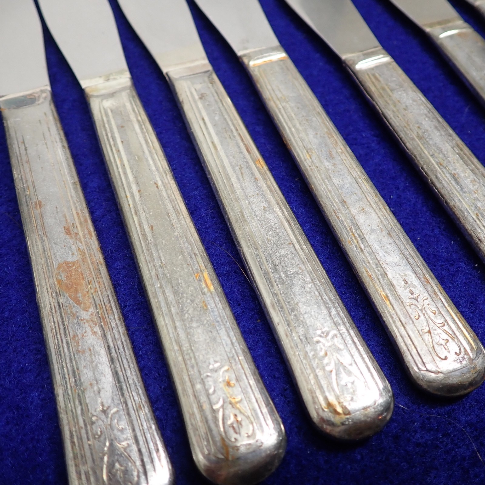 35 Pc AVON 1940 Silverplate Flatware Set Spoons Forks Knives S12
