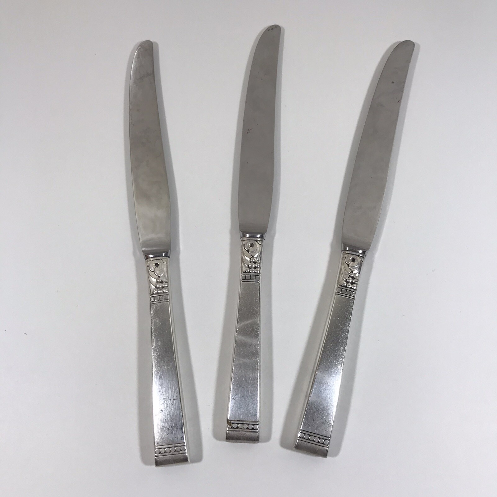 3 Knives Forever Silver Plate Oneida Community Plate Glossy 9 1/2″L Imperfect