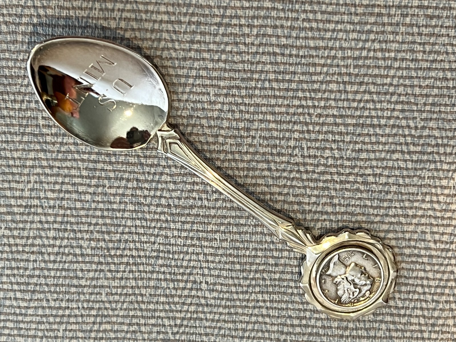 New Zealand Caprice US Mint Souvenir Silver Plated Teaspoon, 4 1/2″ Long