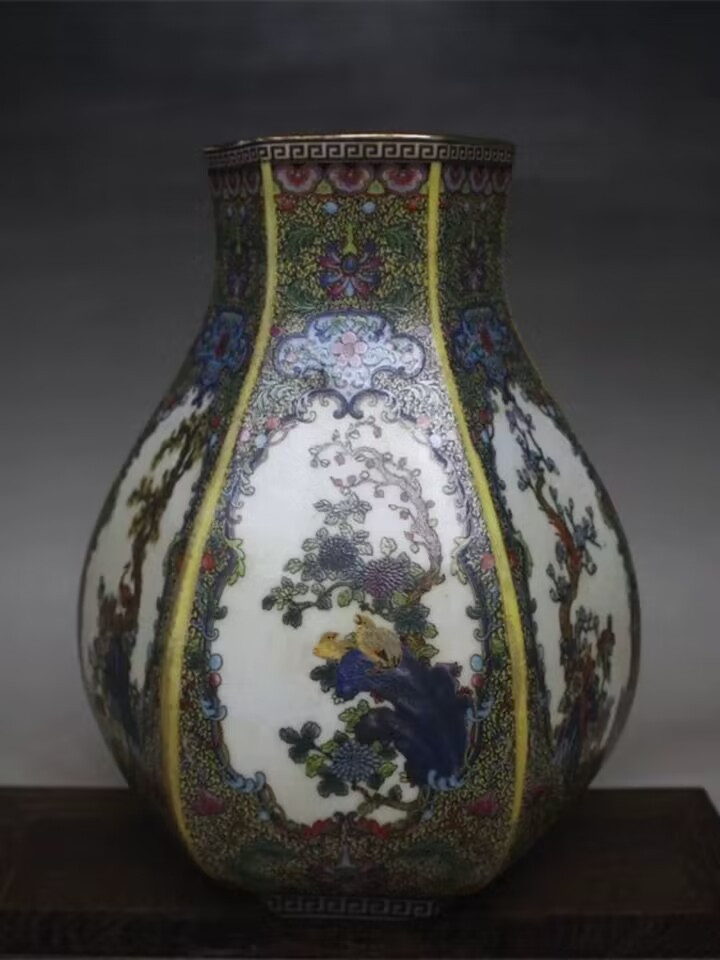 Featuring the magnificent ceramics of the Yongzheng period in China