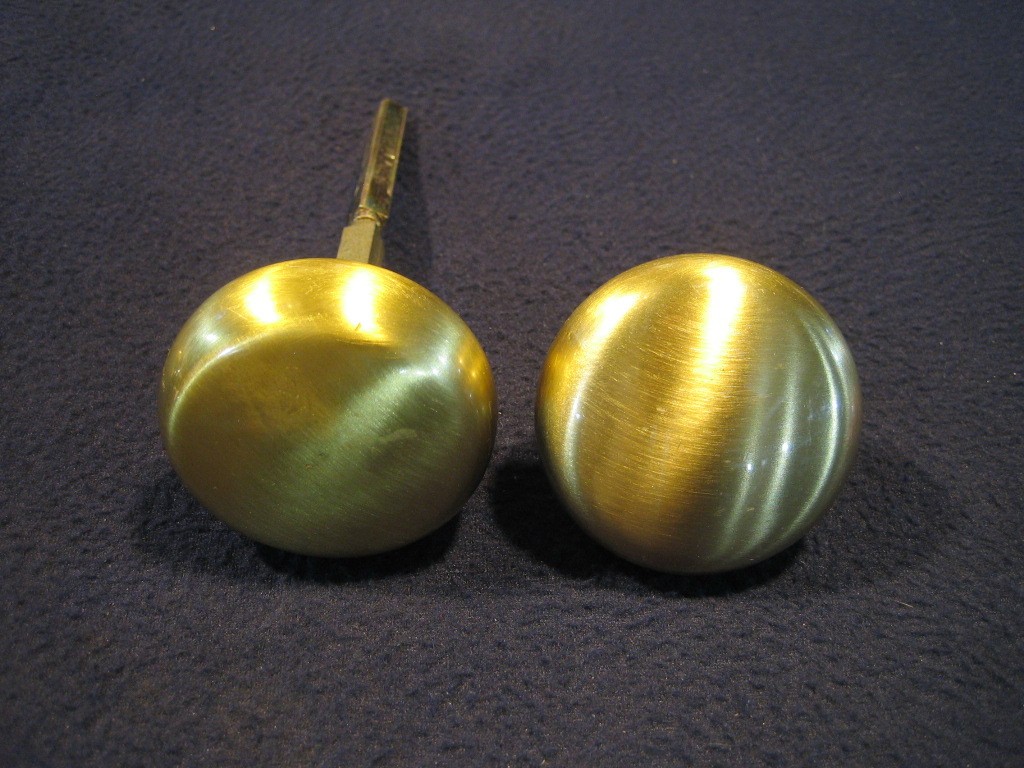Vintage Entry Mortise Lock Brass Knobs & Plates Cylinder w/ 2 Keys – Yale NOS