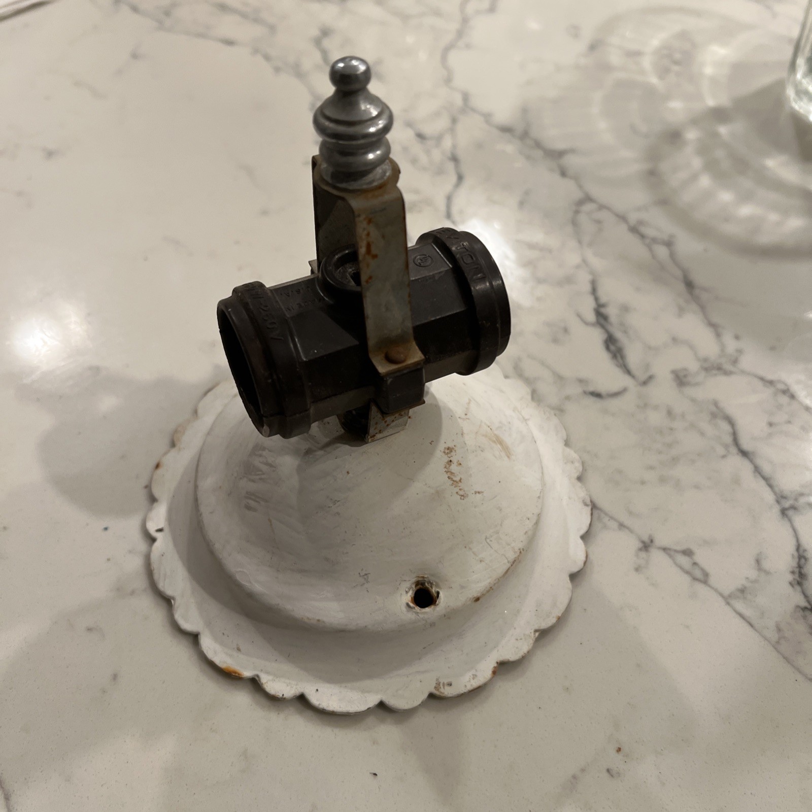 VINTAGE 4” ROUND WHITE Metal CEILING LIGHT LAMP