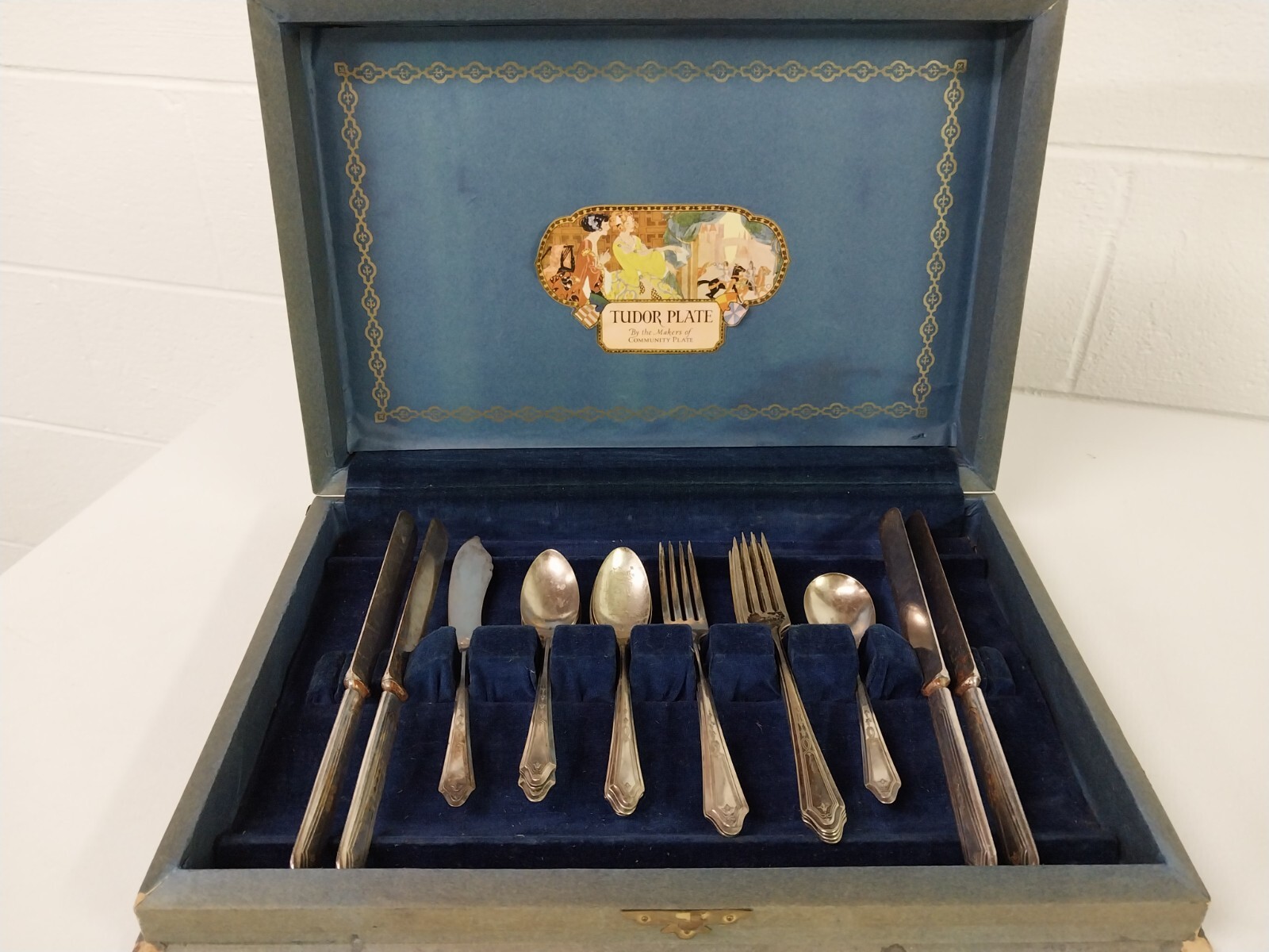 Oneida TUDOR PLATE Community Plate DUCHESS Flatware – 19 pc with original box