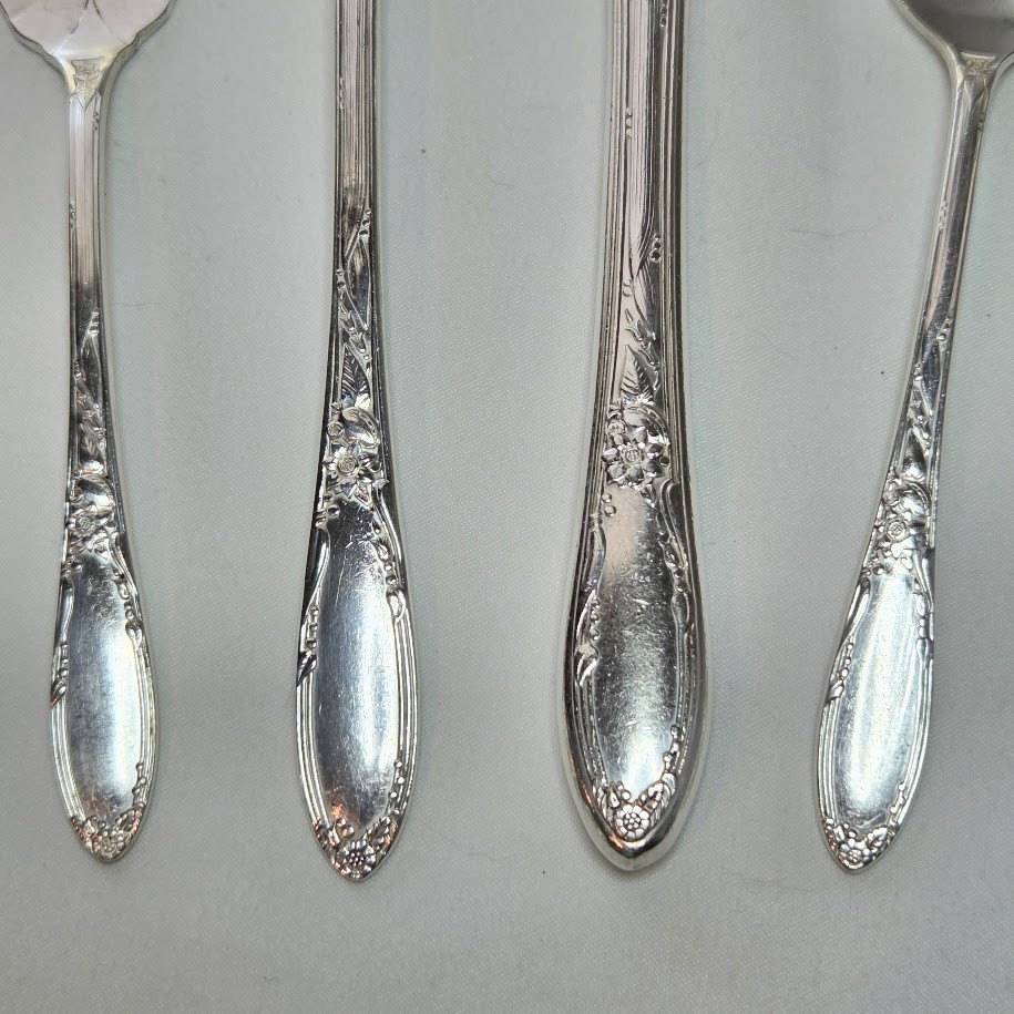 Oneida Chateau 1934 Heirloom Silverplate 4 Piece Place Setting Forks Spoon Knife