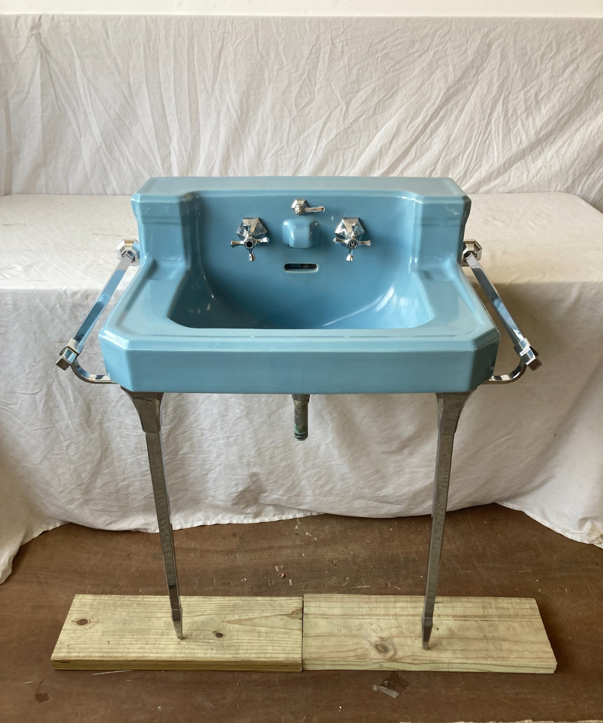 Vtg Mid Century Clair De Lune Blue Sink Chrome legs Towel Bars Standard 242-26E