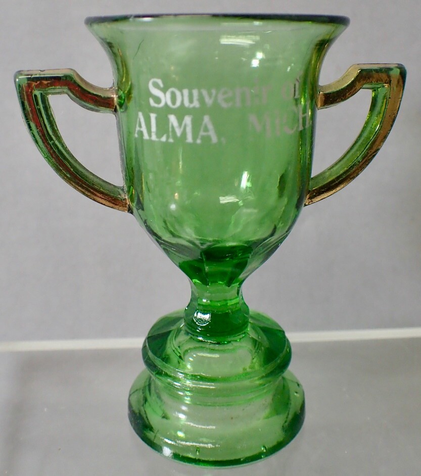 Vtg. EAPG Green Loving Cup w/ Gold Accents “ALMA, Mich.” Travel Souvenir 3.75″