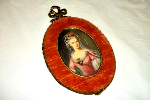 Miniature French Lady Portrait Painting Signed Ida Calzolari Convex Glass Velvet
