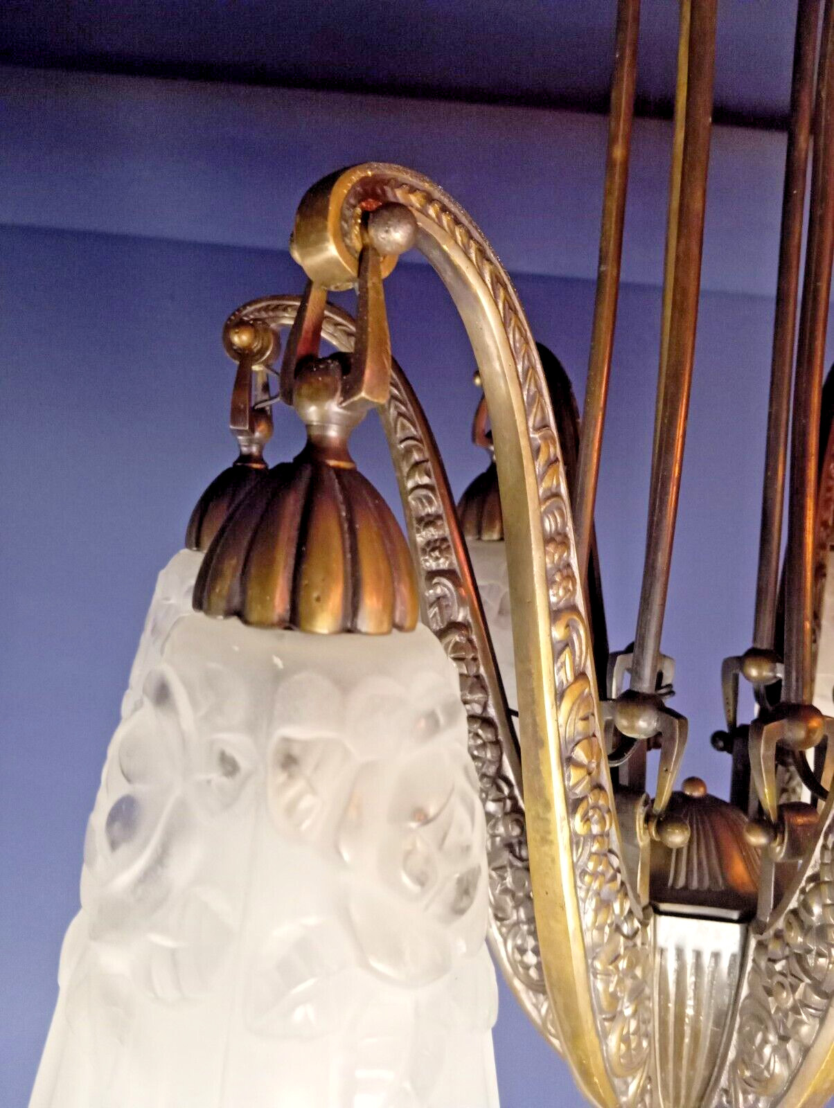 Original,- french ” Art Deco ” ceiling – lamp – sidned ” Degue ” – 1920/30