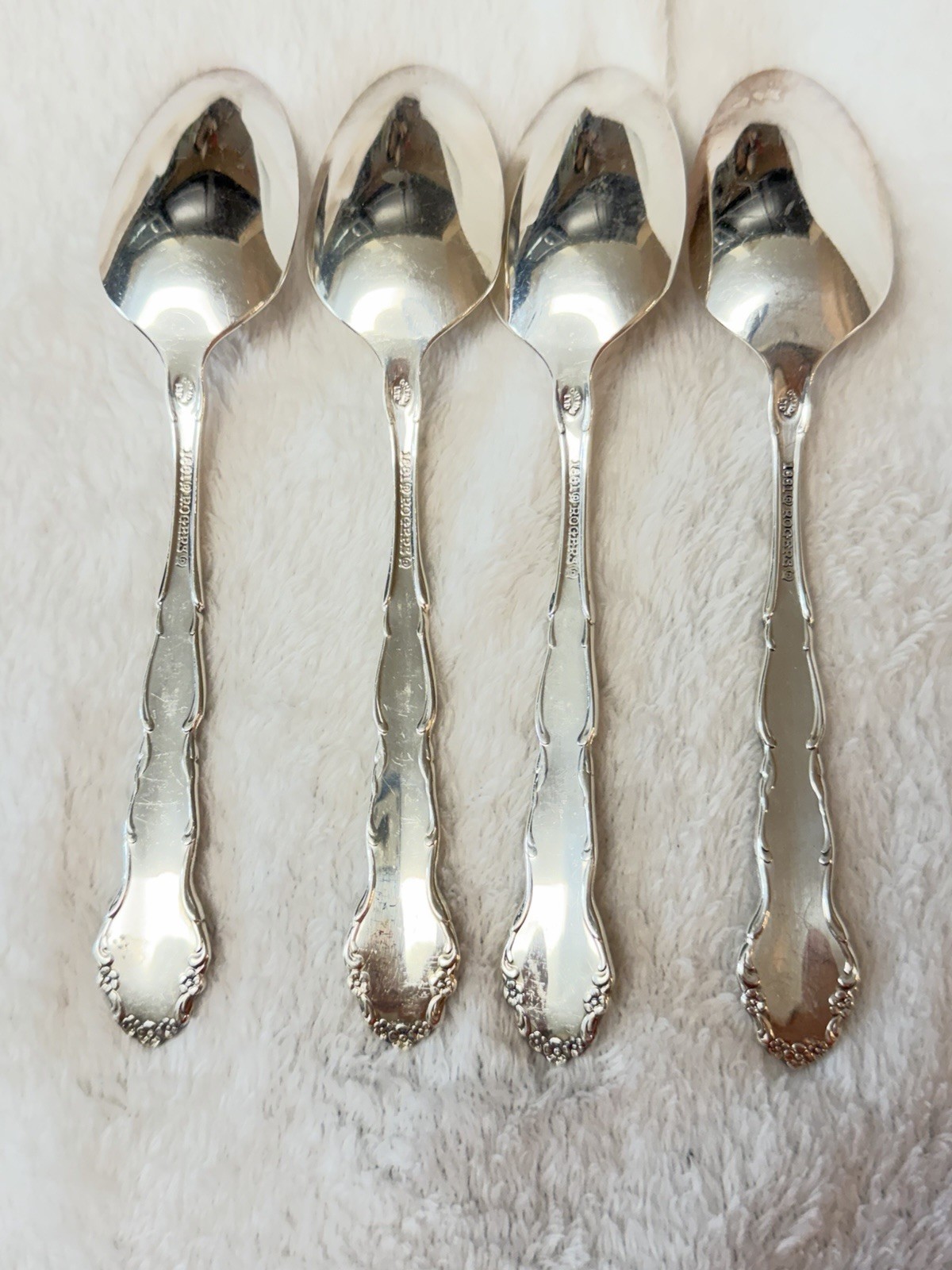 Oneida Silverplated Spoons FLIRTATION 1881 Rogers (1959) Teaspoons – 4