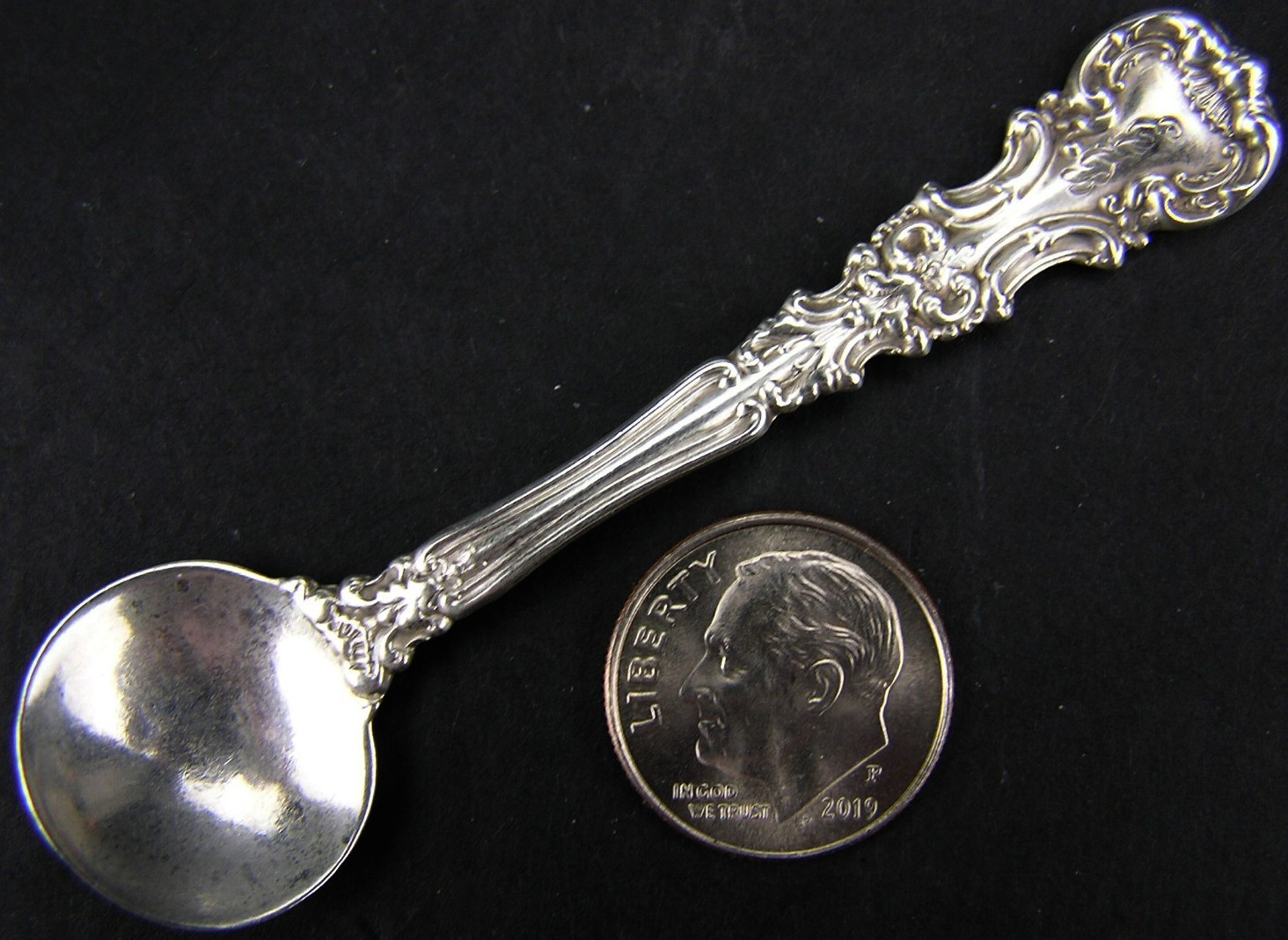 Ornate Sterling Silver 2 7/8″ Salt Spoon Unbranded Monogrammed, 7.2g