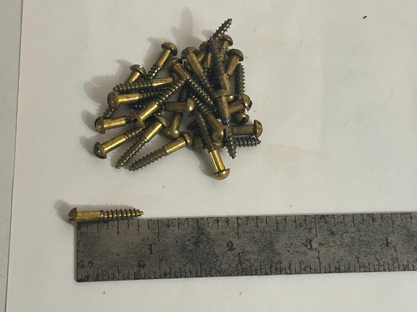 VINTAGE SOLID BRASS ROUNDHEAD WOOD SCREWS 3/4 INCH #6 DIAMETER