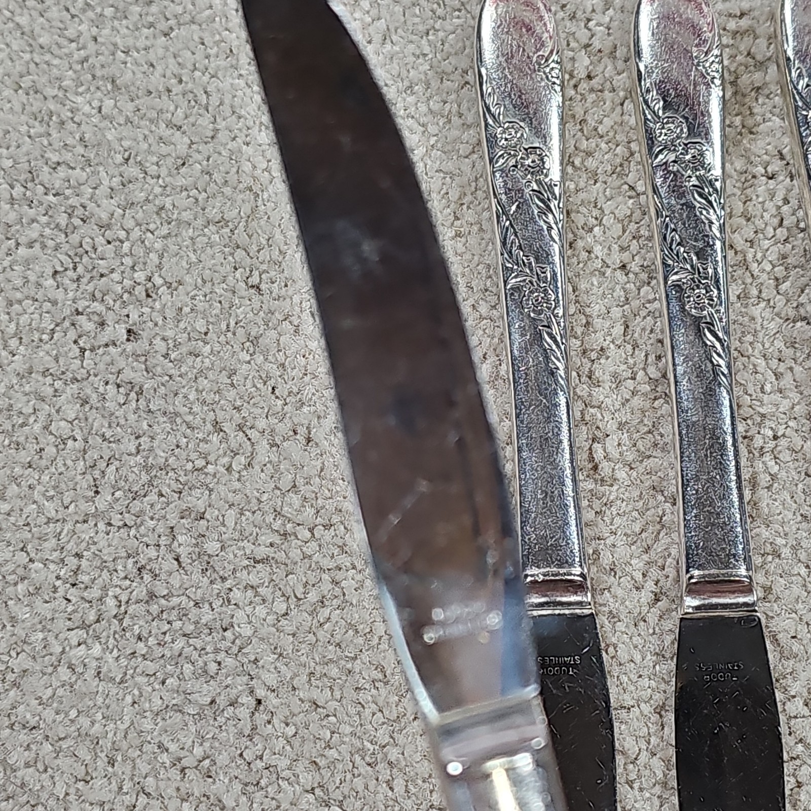 8 Vintage Tudor Plate Oneida Community Dinner Knives Bridal Wreath Floral 1946