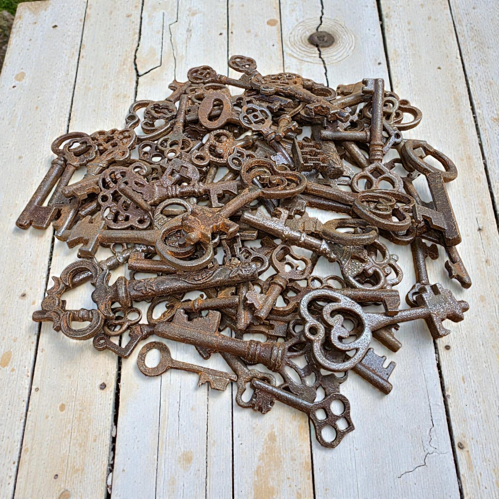 19th-Century Cast Iron Assorted Keys With Antique Finish (Lot of 100)