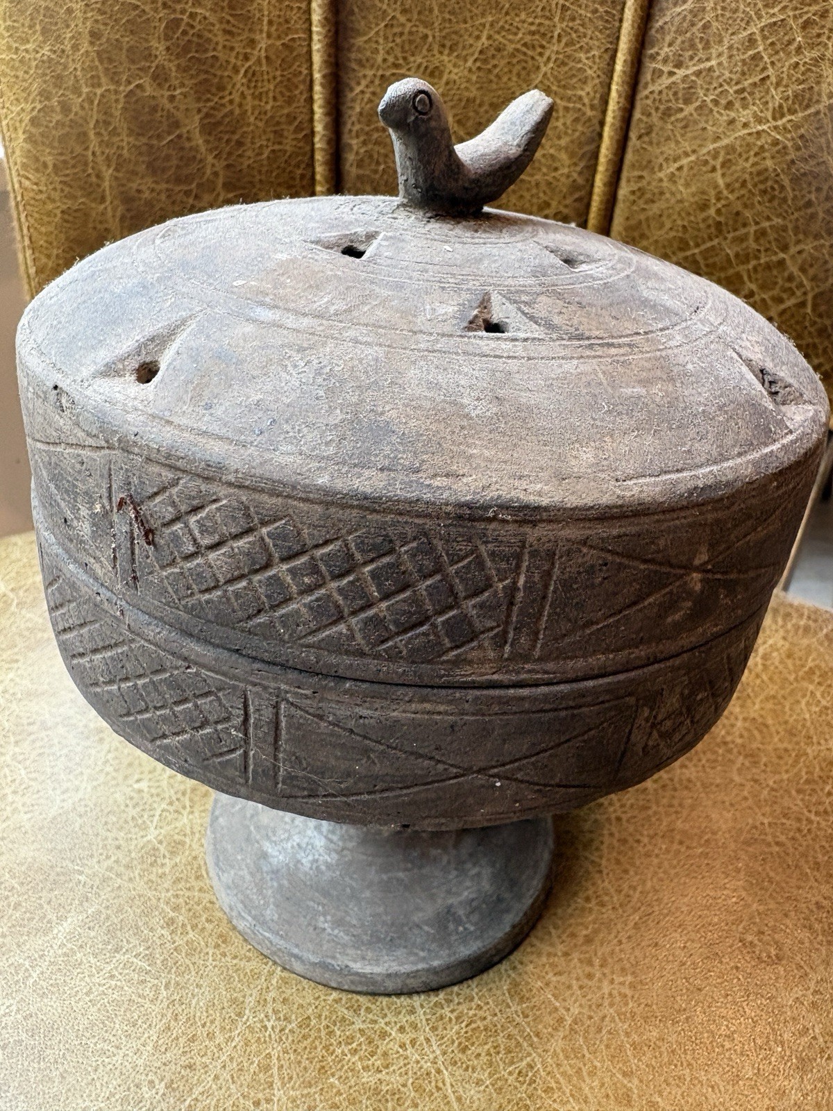 Chinese antique pottery from before 2000 years ago