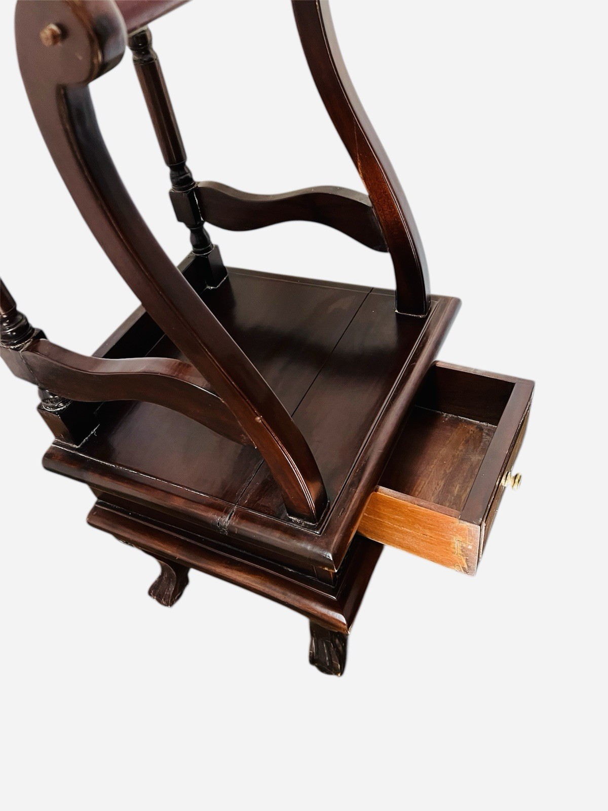 Antique Chippendale-Style English Oak Gentlemen’s Valet Clothes Stand