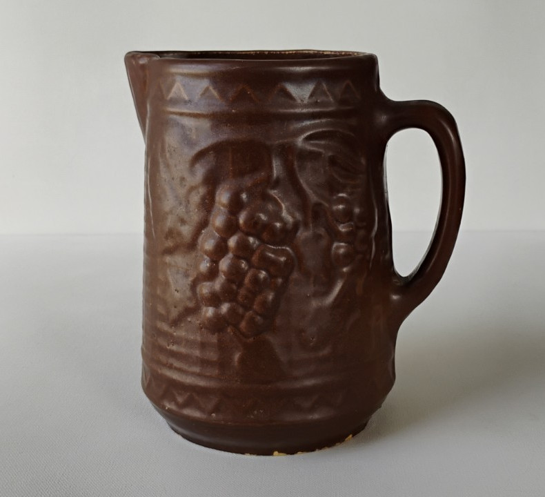 NORTH STAR POTTERY ANTIQUE GRAPE TRELLIS PRIMITIVE STONEWARE PITCHER MATTE BROWN