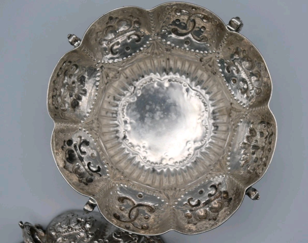 Antique Goldsmiths & Silversmiths Solid Silver Bowl c.1898 Fine Victorian Design
