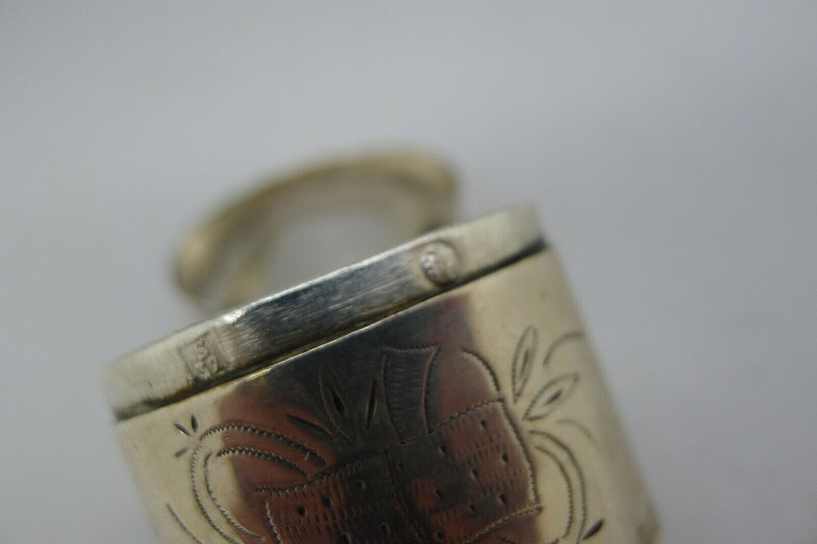 DUTCH SILVER HAT BOX SHAPED PEPPERMINT SNUFF BOX CHATELAINE FOR CHAIN RARE 1810