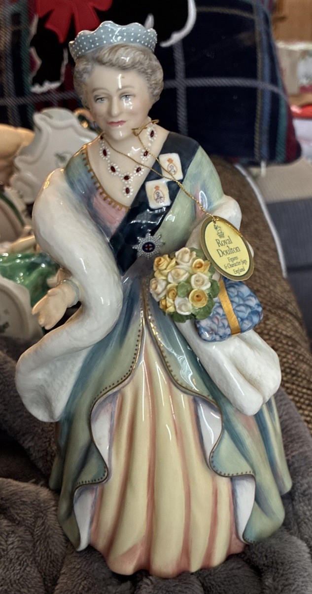 Queen Elizabeth Queen Mother HN3189 – Royal Doulton Figurine