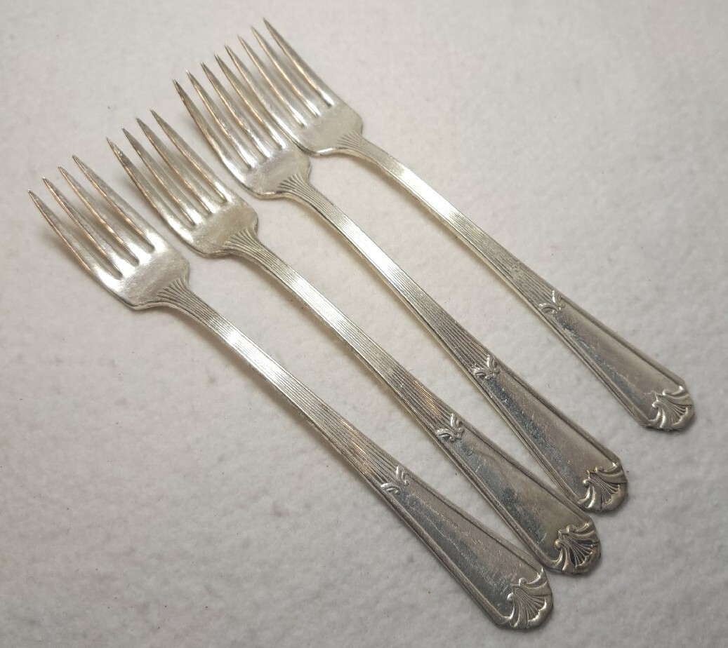 WM ROGERS MFG CO IS 1933 FIDELIS PATTERN 4 GRILLE FORKS SILVERPLATE-1933
