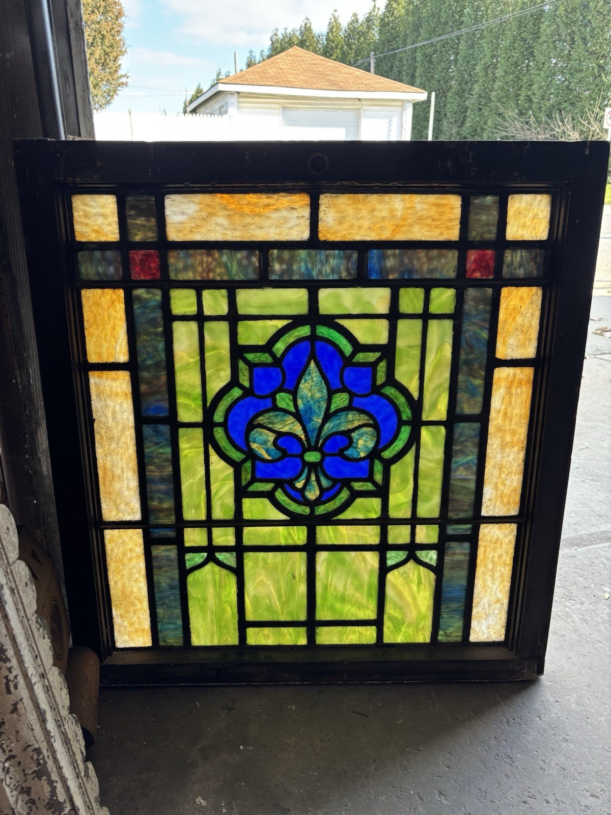 ~ ANTIQUE STAINED GLASS WINDOW COLORFUL ~ 27.5 x 29.5 ~ ARCHITECTURAL SALVAGE