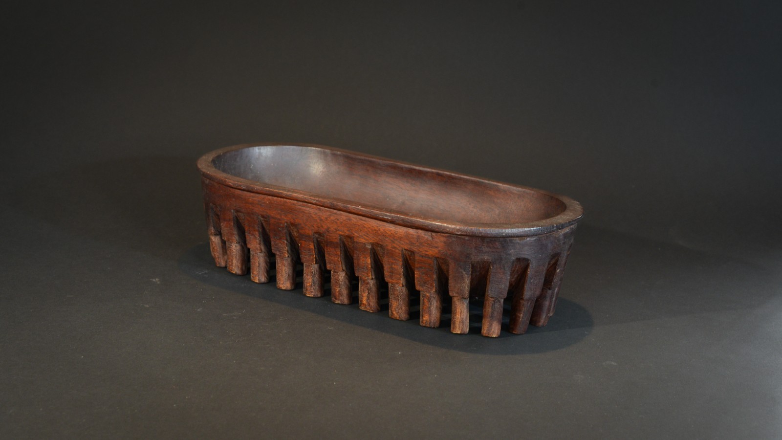 UNUSUAL OVOID SAMOAN KAVA BOWL, Samoa (28 legs)