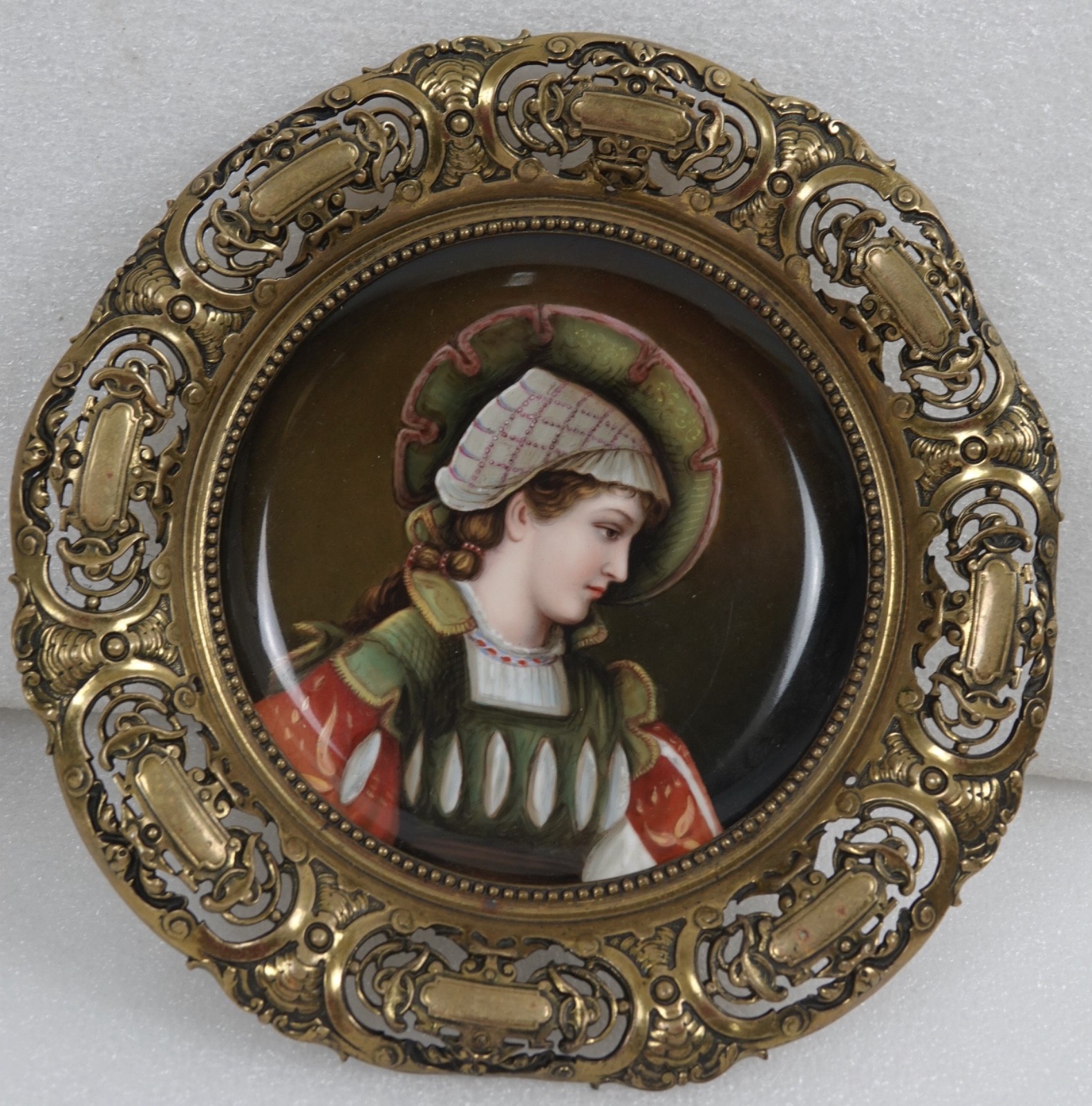 ANTIQUE 1800’S GERMAN ROYALTY PORTRAIT PORCELAIN CHARGER IN ORMOLU BRASS FRAME