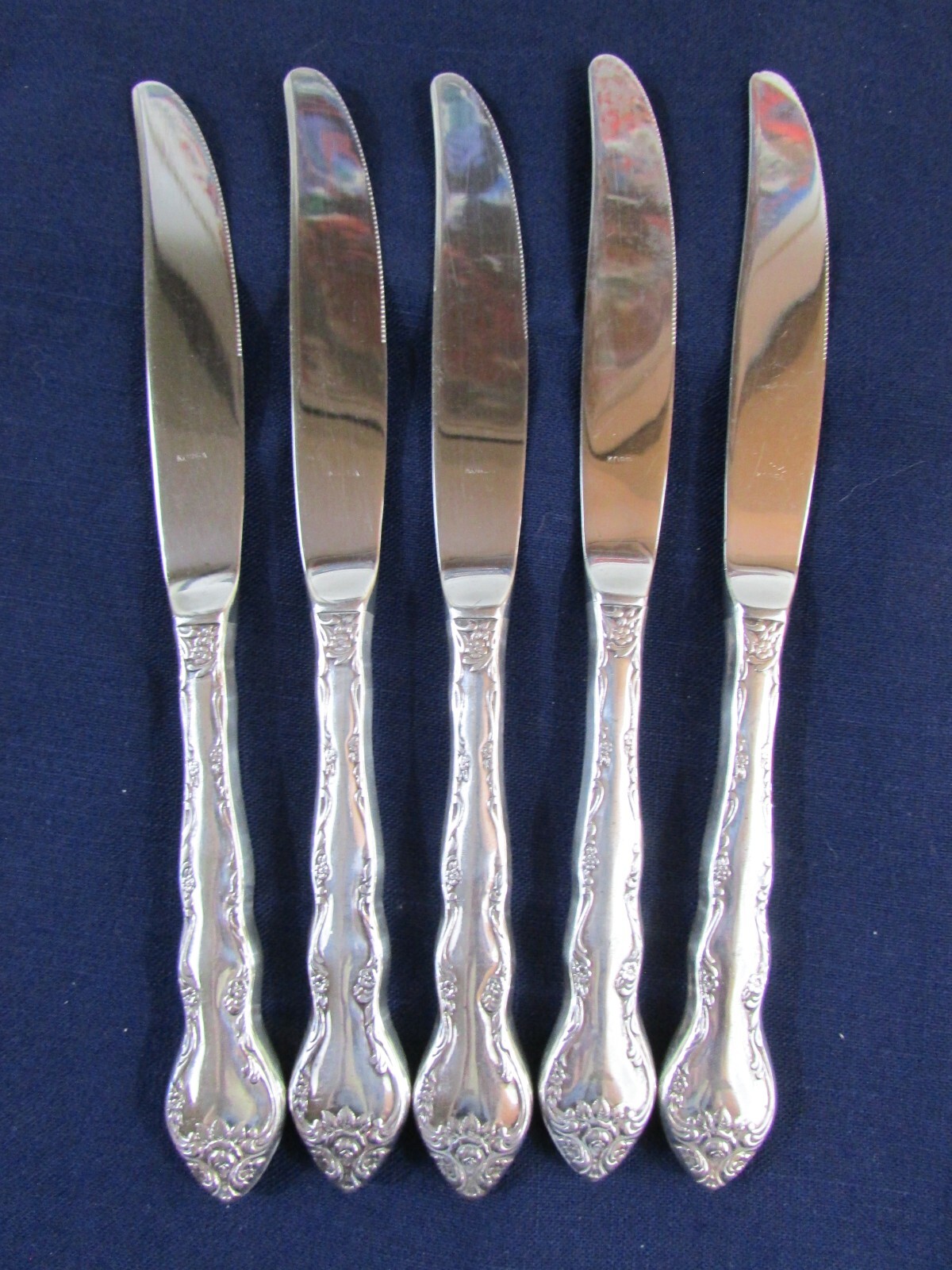 SET 5 DINNER KNIVES! Vintage INTERNATIONAL silverplate ABBEY ROSE pattern LOVELY