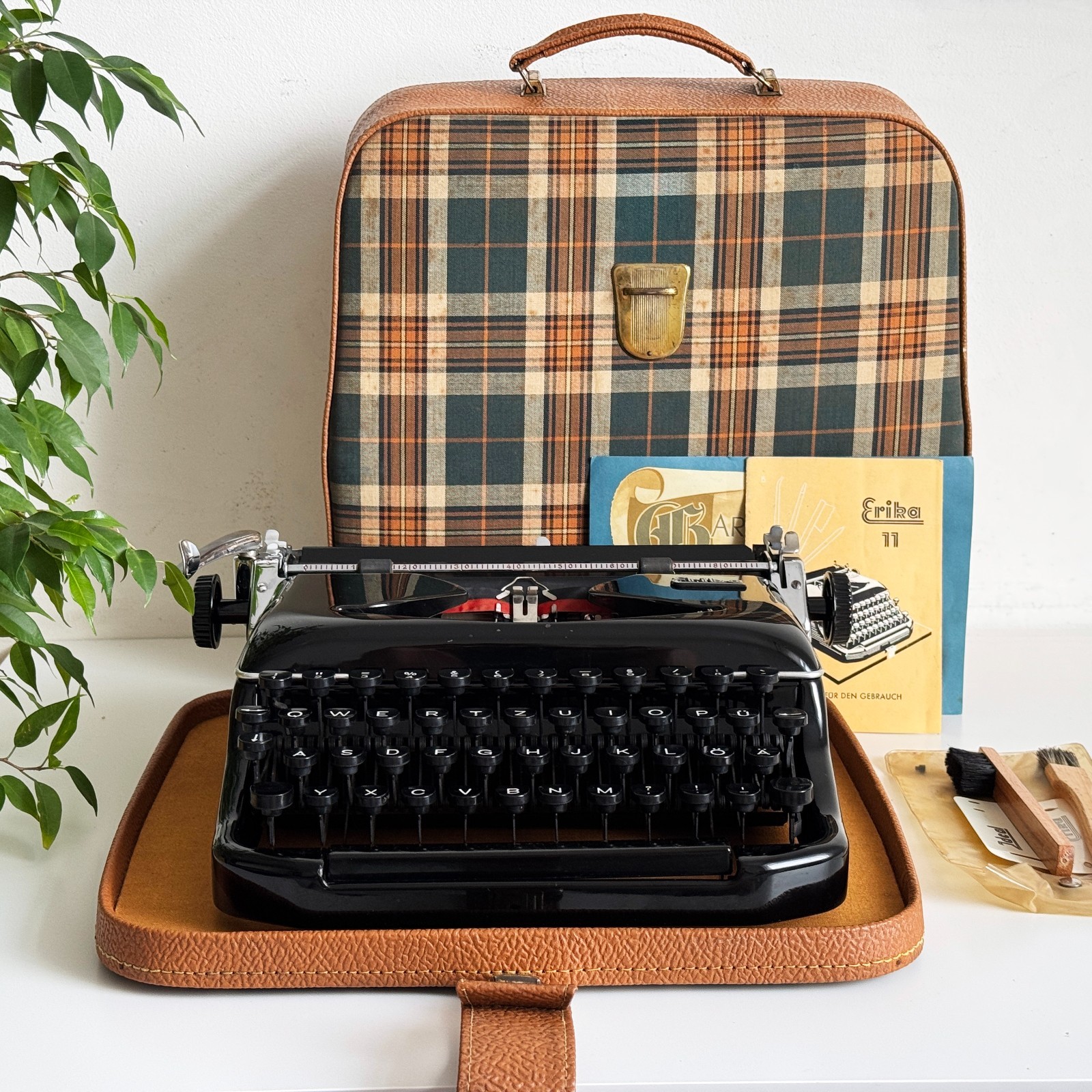 Working ERIKA 11 Typewriter | vintage 1960s | Serviced UPS 3-Day to US/CAN